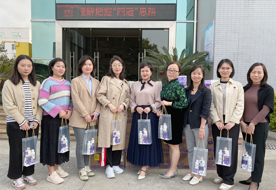 乘巾帼礼仪风，做AG真人最美人AG真人瓶盖工会开展纪念“三八”国际劳动妇女节系列活动